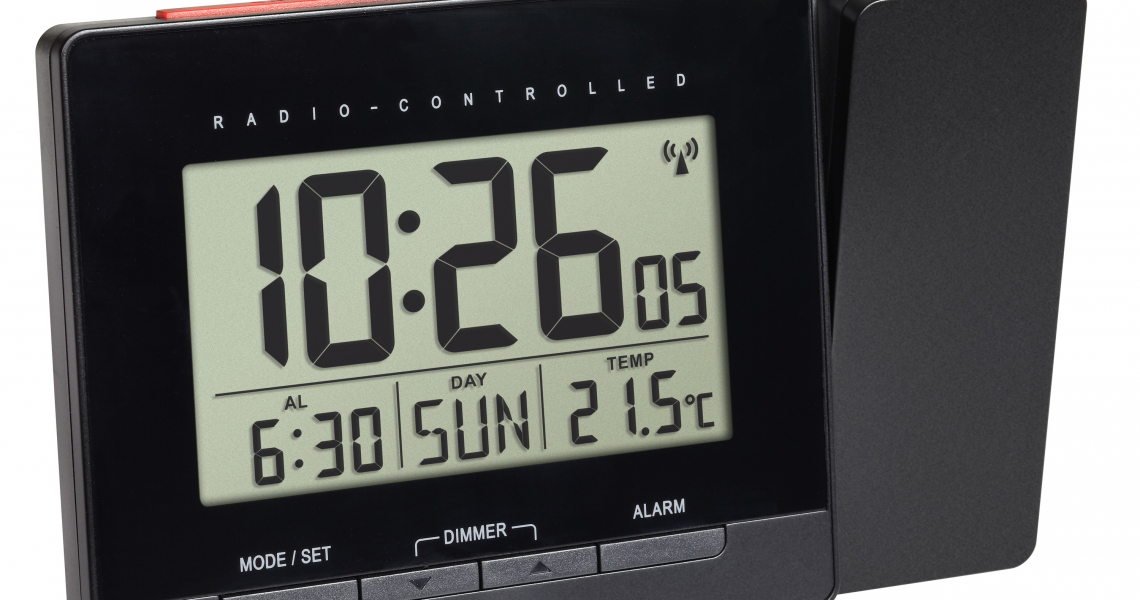 Radio-controlled projection alarm clock with temperature | TFA Dostmann
