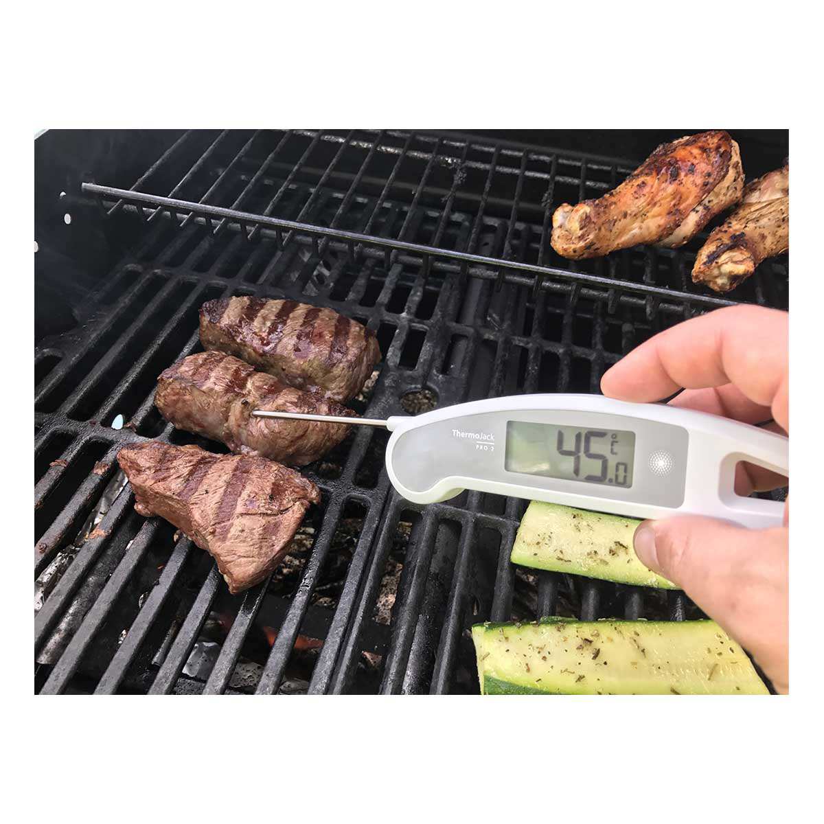 30-1060-02-profi-küchenthermometer-thermo-jack-gourmet-anwendung1-1200x1200px.jpg
