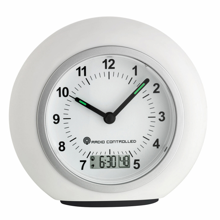 Analogue radiocontrolled alarm clock with digital alarm setting and