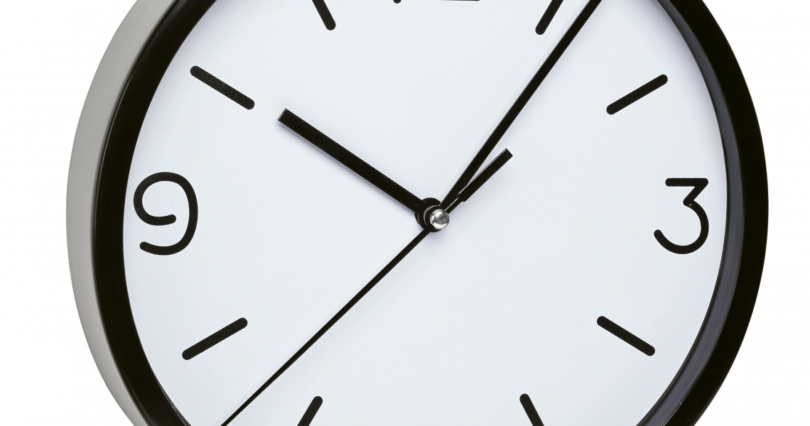 TFA Dostmann Wanduhr Analog - Geräuscharme Sweep-Uhr Schwarz 34x31cm