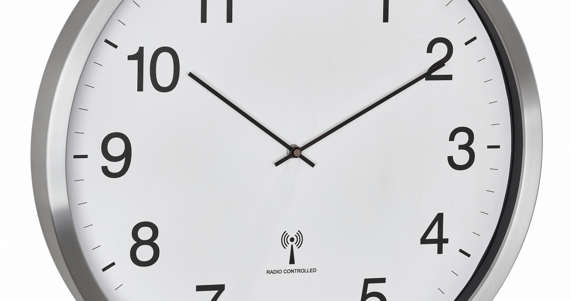 Analogue XXL radiocontrolled clock with aluminium frame TFA Dostmann