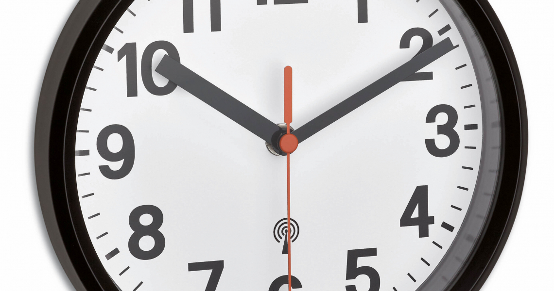 Analogue radiocontrolled clock TFA Dostmann