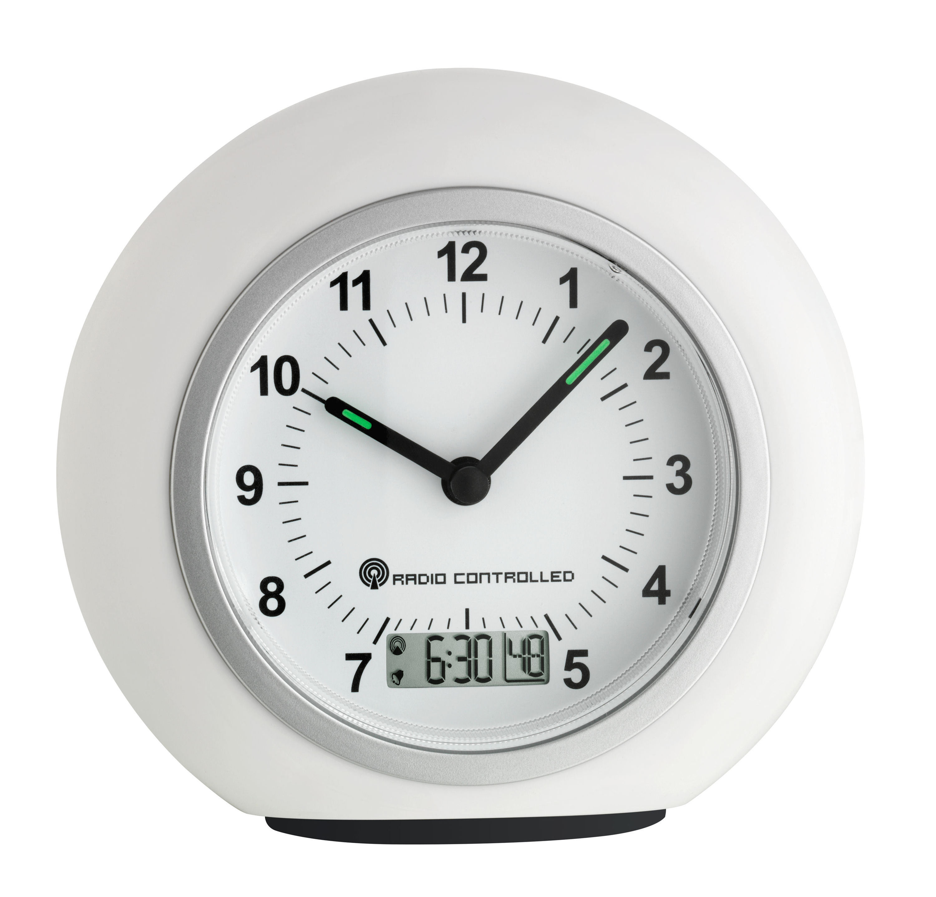 Analogue radiocontrolled alarm clock with digital alarm setting and