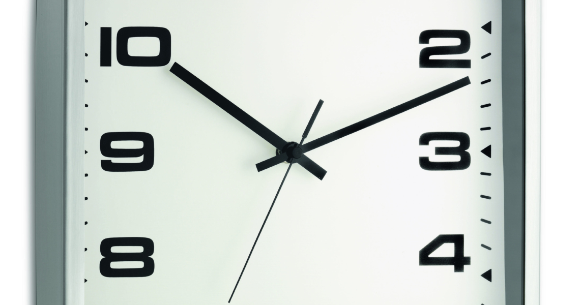 TFA Dostmann Funk-Wanduhr 31cm Schwarz - Immer Pünktlich Mit DCF Signal | Moderne Wanduhr Für Küche & Büro