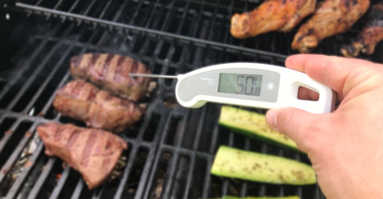 Measuring the temperature of food with a thermometer